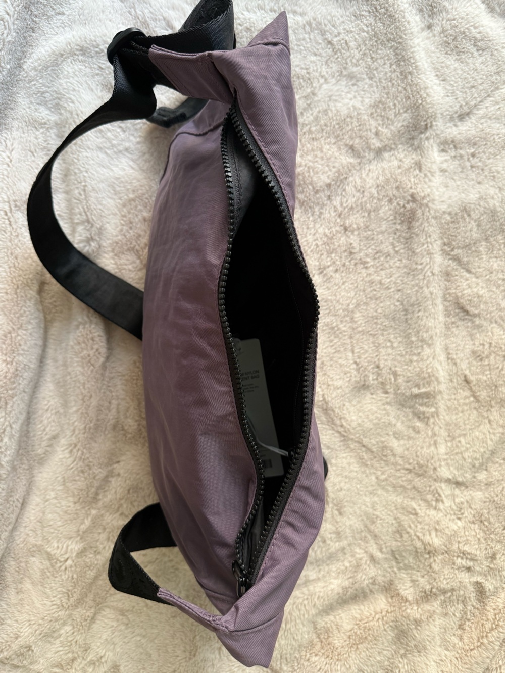 NWT BAGGU Medium Nylon Crescent Bag Dusty Violet - Picture 9 of 10
